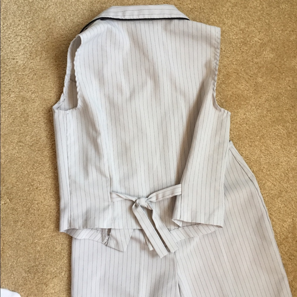 Suit - Picture 3 of 5